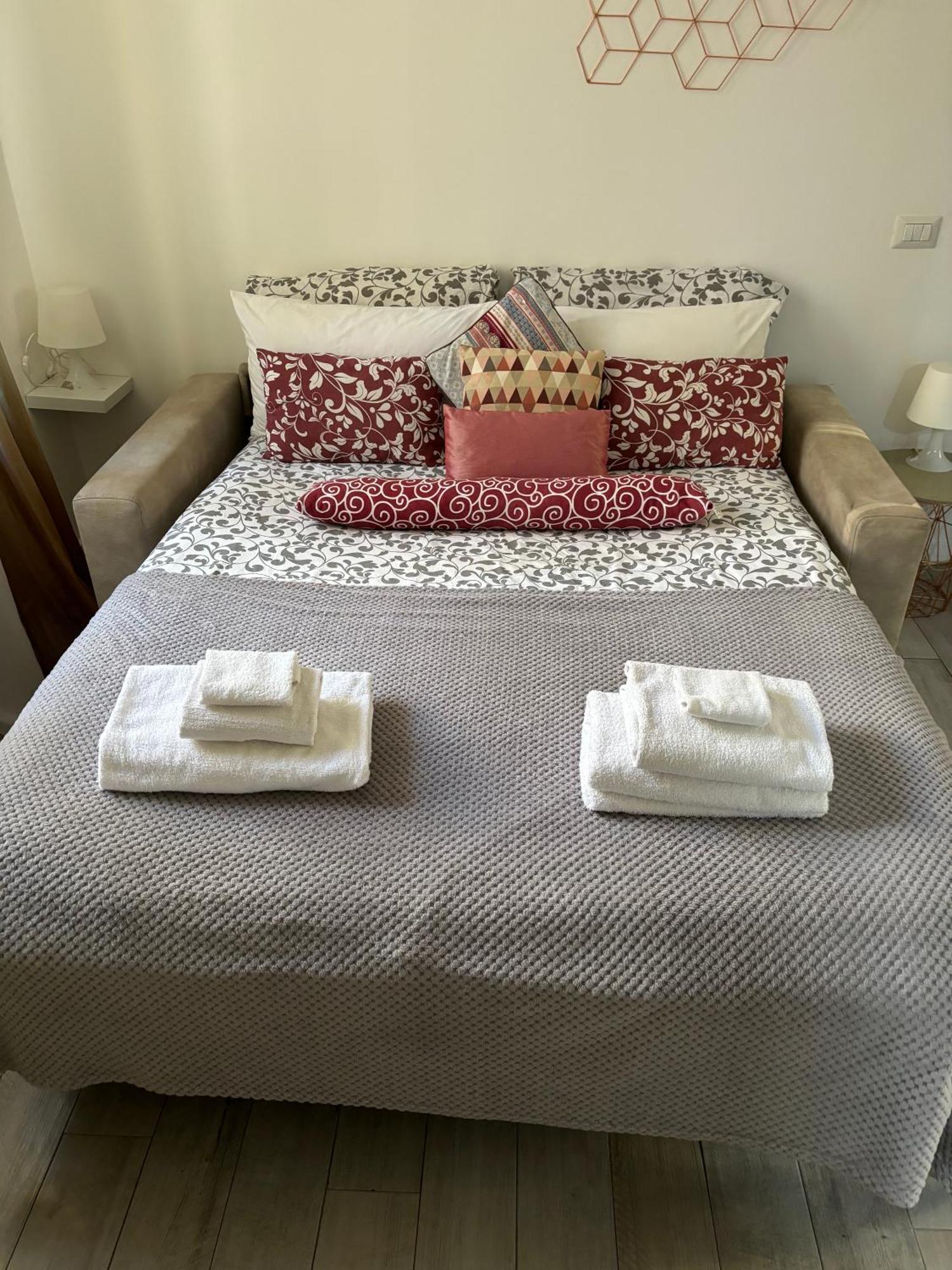 Joy House -Central City Near Metro Arco Della Pace Brera-Entire Apartment Perfect For Work & Play, Nightlife With Ac & Fast Wifi Welcome To The Cool Joy House! Milano Ngoại thất bức ảnh
